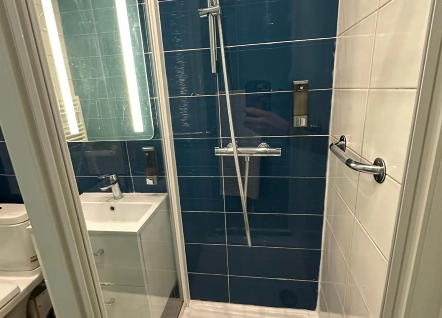 Charles V Marais Apartment 파리 0*,  프랑스